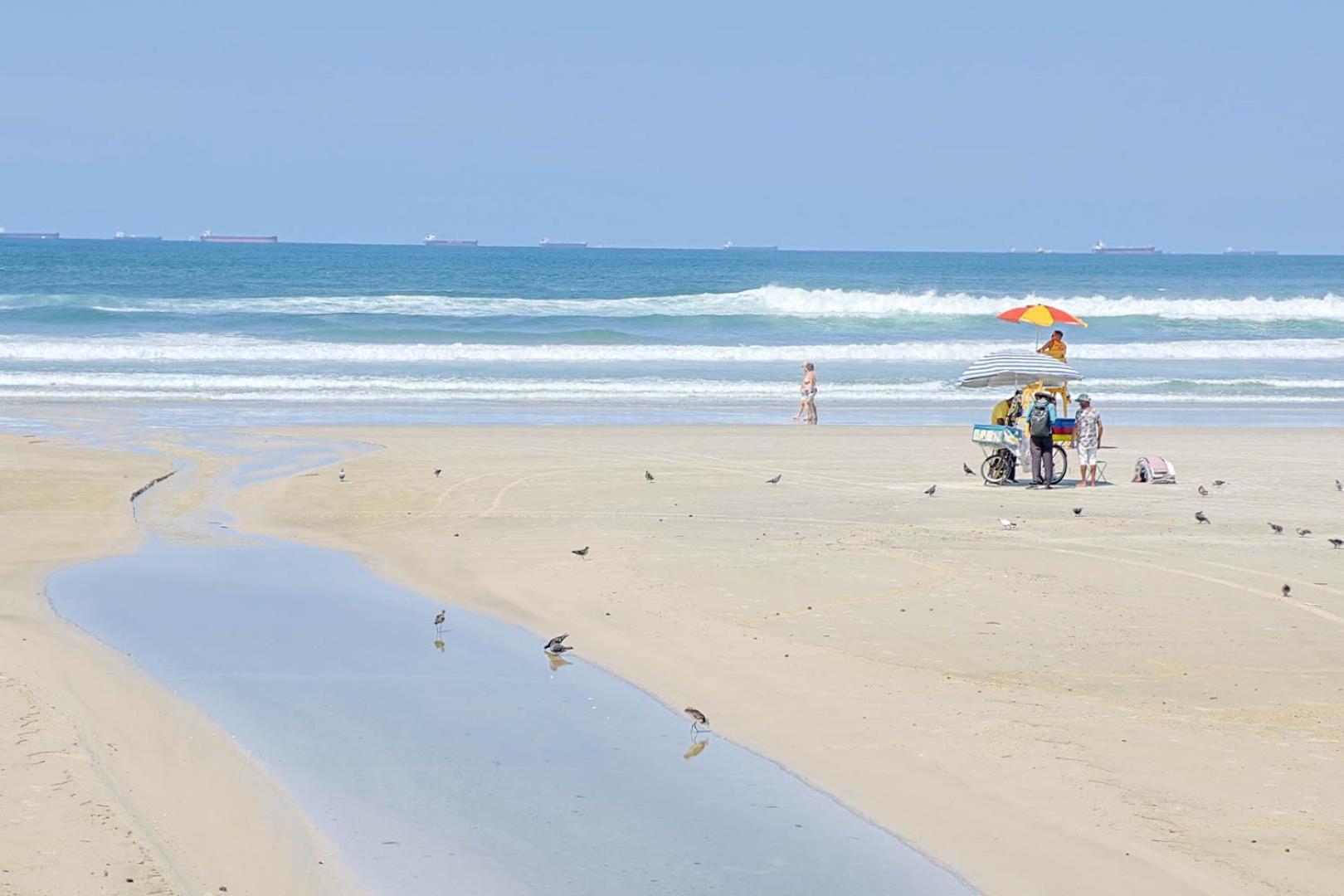 Apto A 500 Metros Da Praia Da Enseada غوارويا المظهر الخارجي الصورة