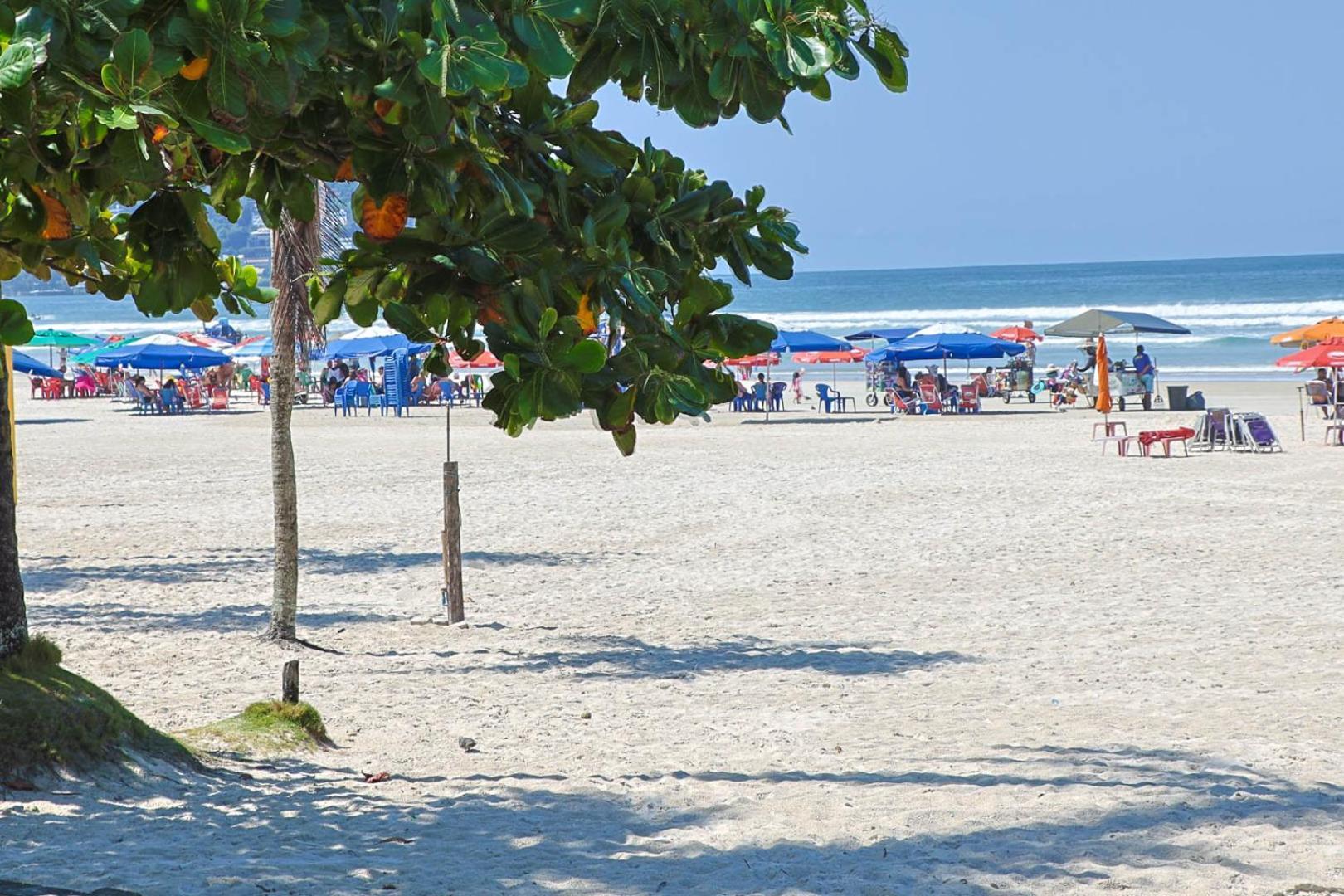 Apto A 500 Metros Da Praia Da Enseada غوارويا المظهر الخارجي الصورة